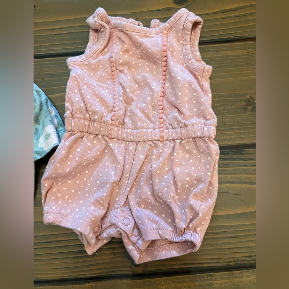 Newborn girl outfit lot - Picture 2 of 3